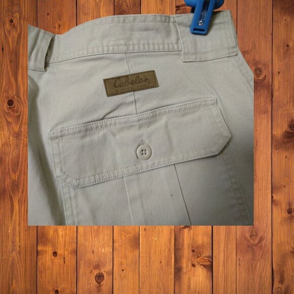 Cabela's Women's Size 18 Reg Khaki Beige Cargo Shorts Pockets Utility - Picture 4 of 5